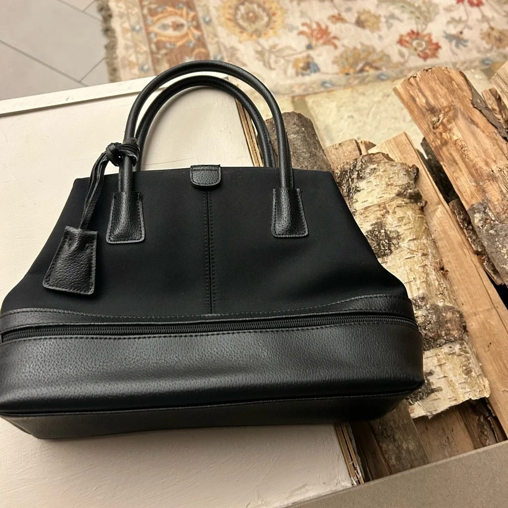 Sophisticated Black Men's Handbag-Nine West Beautiful/no damage/clean